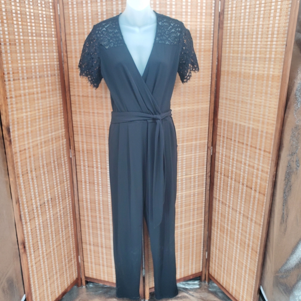 ♡ H&M Black Short Sleeve Belted Jumpsuit Size Small